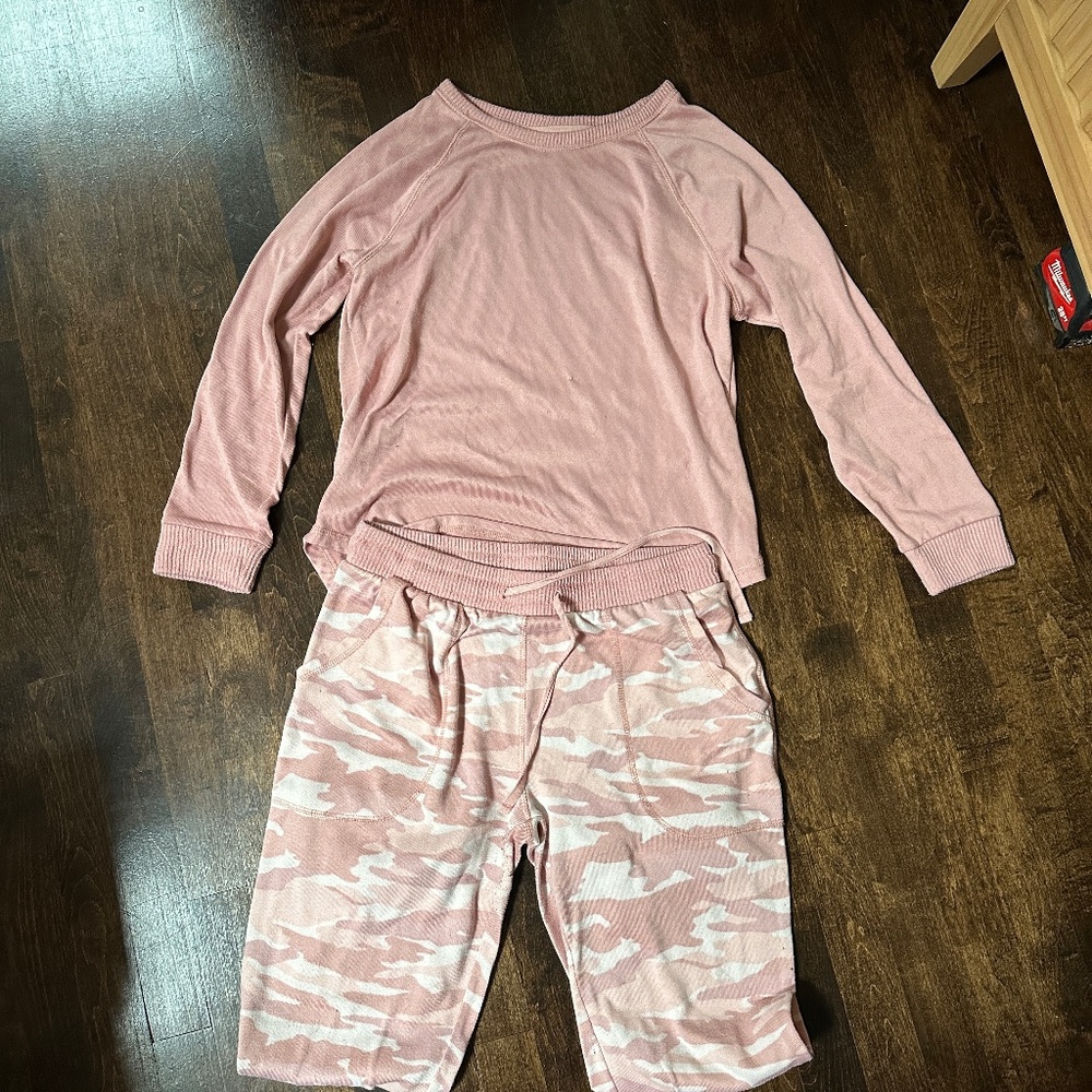 Splendid Pink & Camo Pajama Set - size Small